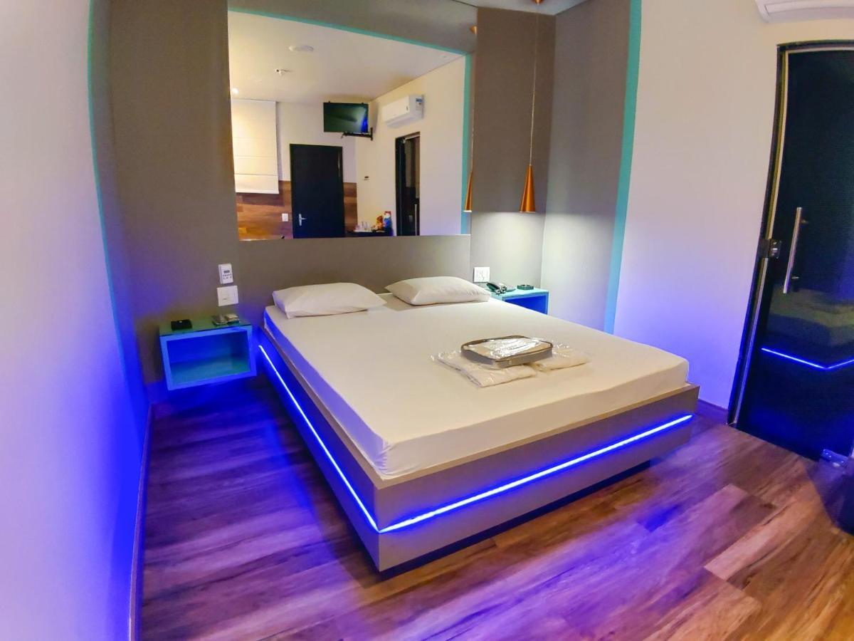 Motel Caribe เบโลโอรีซอนชี ภายนอก รูปภาพ