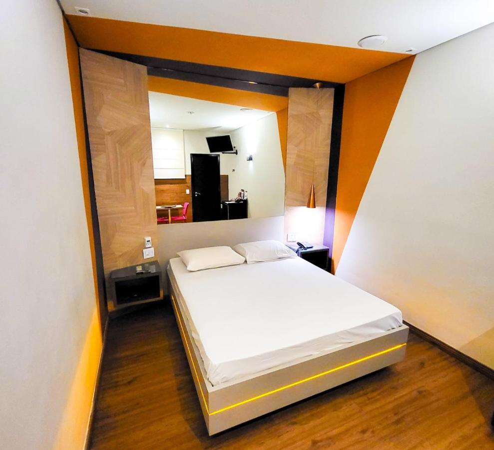 Motel Caribe เบโลโอรีซอนชี ภายนอก รูปภาพ