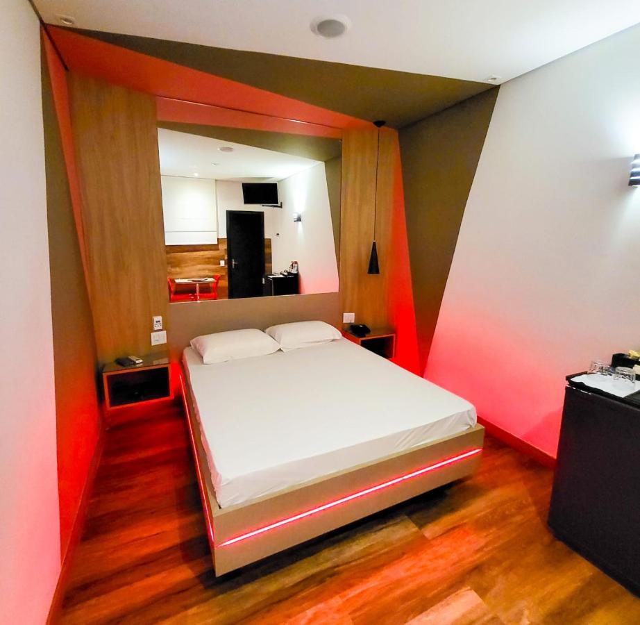 Motel Caribe เบโลโอรีซอนชี ภายนอก รูปภาพ